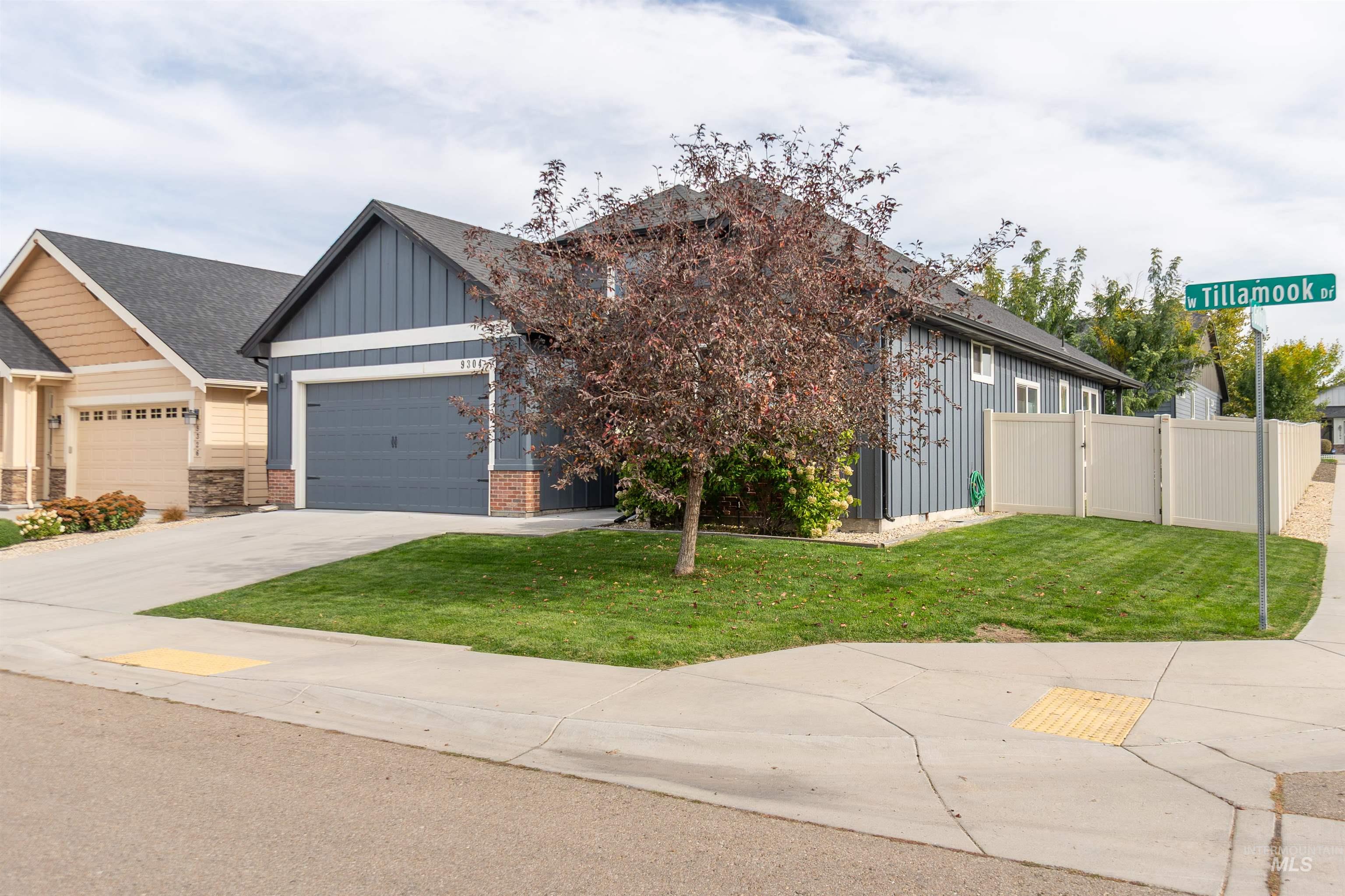 9304 W Tillamook Dr.