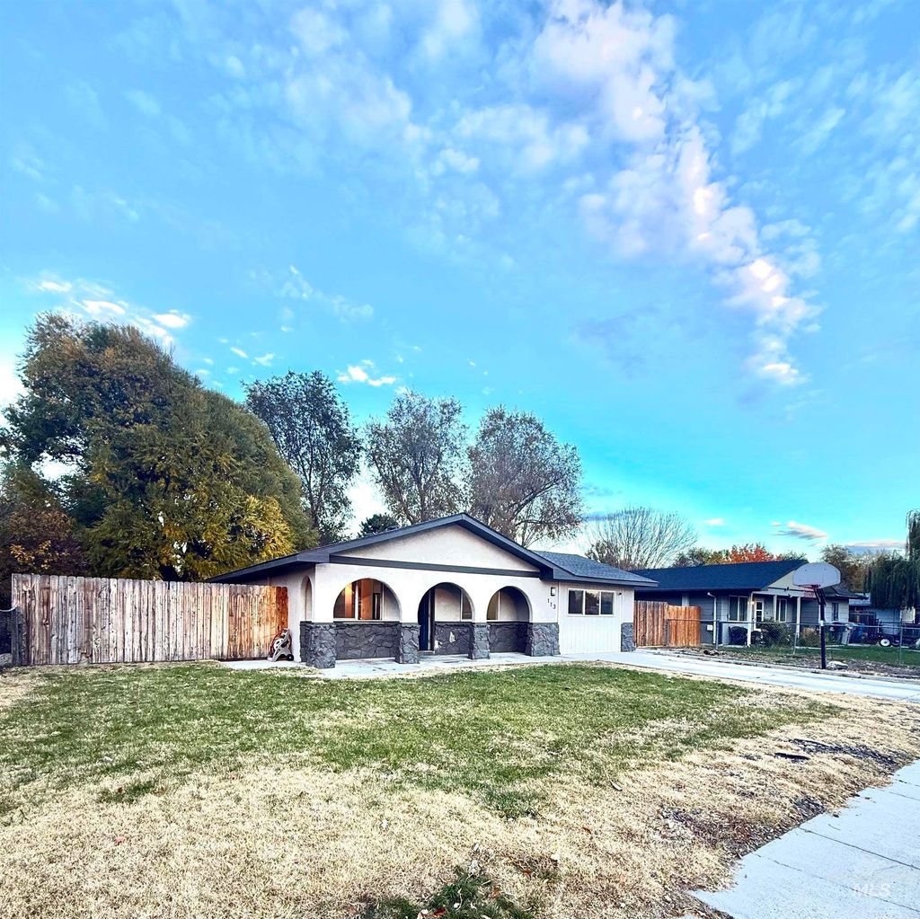 Photo of 113 Nogales Ct, Caldwell, ID 83605 (MLS # 98966997)