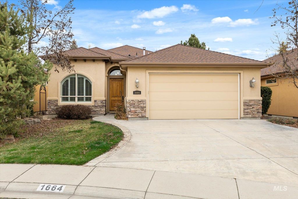 Photo of 1664 W Par Ct, Eagle, ID 83616 (MLS # 98978427)