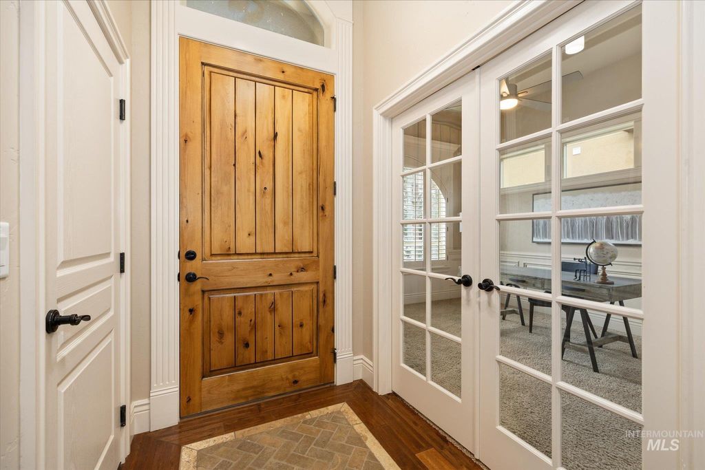 Photo of 1664 W Par Ct, Eagle, ID 83616 (MLS # 98978427)