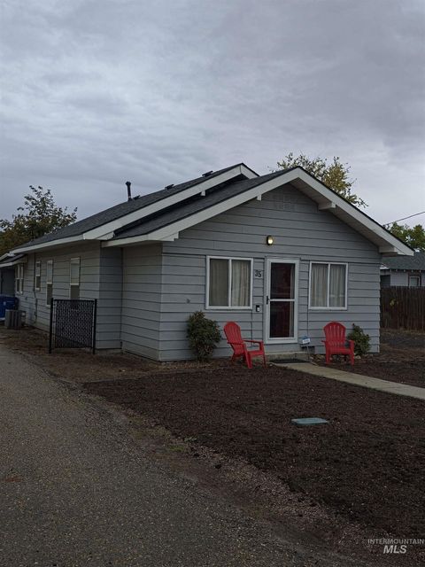 Photo of 35 N Fairview St, Nampa, ID 83651 (MLS # 98964660)