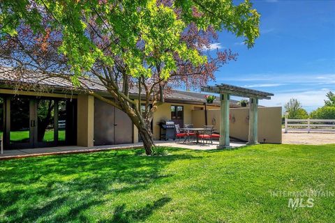 Photo of 101 Minot Street, Middleton, ID 83644 (MLS # 98951464)