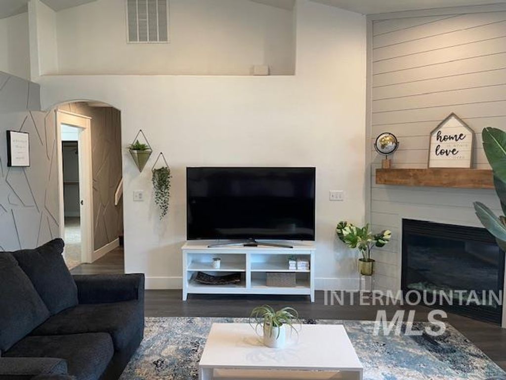 Photo of 5272 N Cortona Way, Meridian, ID 83646 (MLS # 98966971)