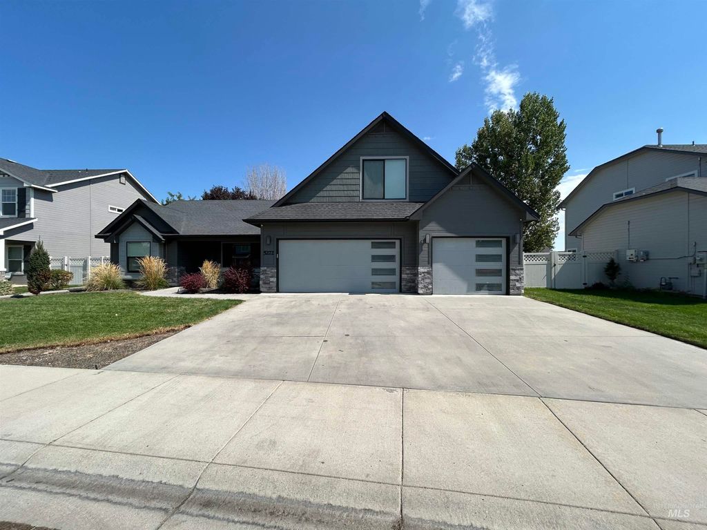 Photo of 5272 N Cortona Way, Meridian, ID 83646 (MLS # 98966971)