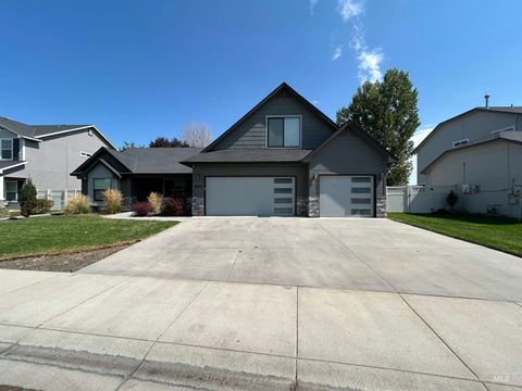 Photo of 5272 N Cortona Way, Meridian, ID 83646 (MLS # 98966971)