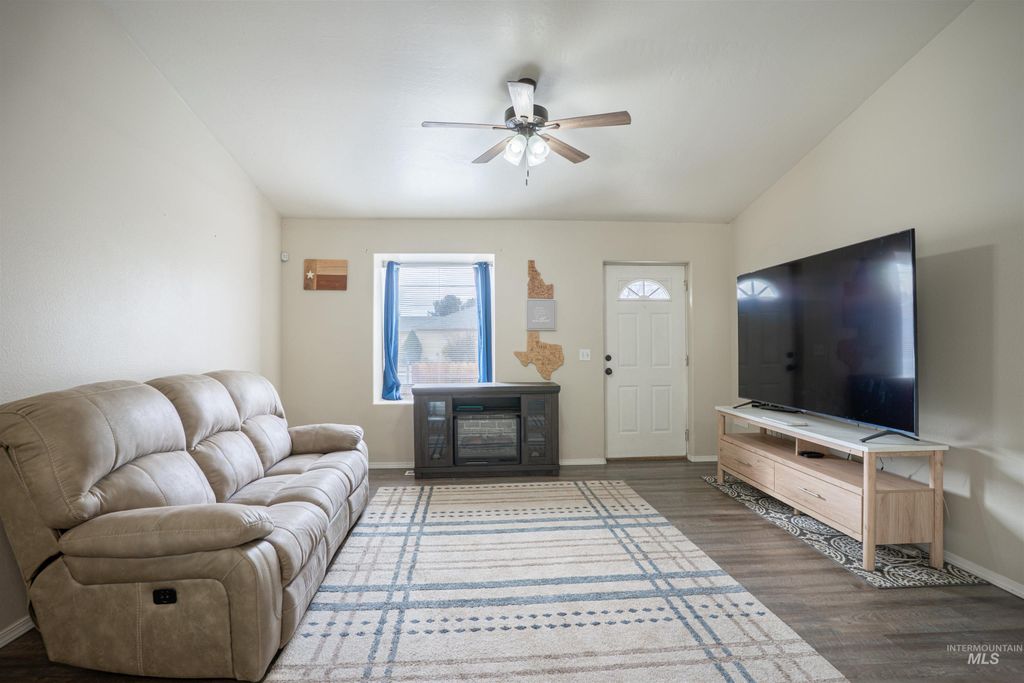 Photo of 962 Sparks St N, Twin Falls, ID 83301 (MLS # 98976460)