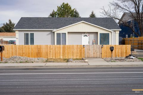 Photo of 962 Sparks St N, Twin Falls, ID 83301 (MLS # 98976460)