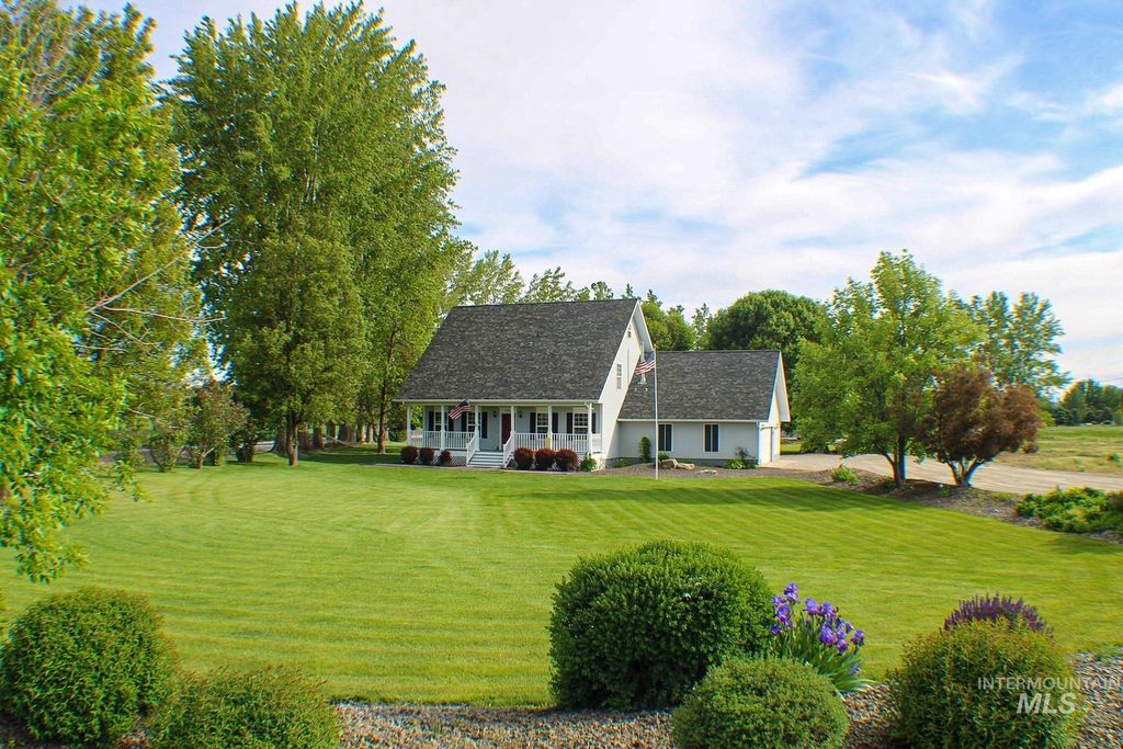 Photo of 1725 W Central Avenue, Emmett, ID 83617 (MLS # 98968902)