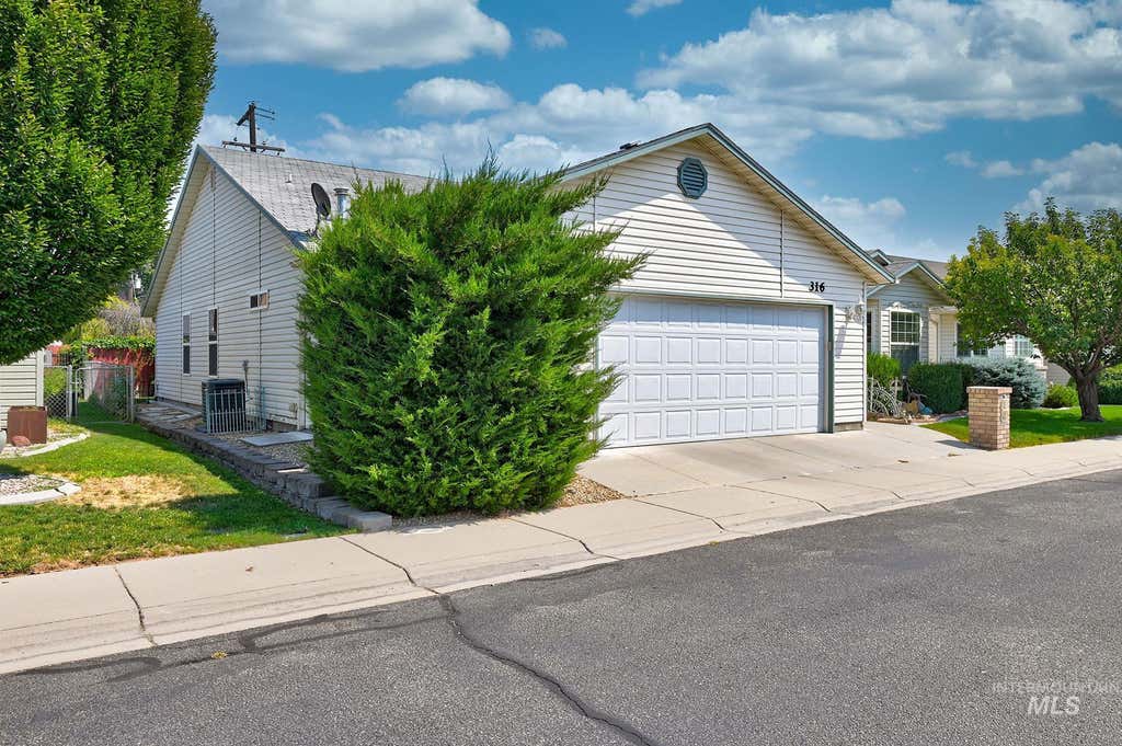Photo of 316 N Westminster St, Nampa, ID 83651 (MLS # 98996019)