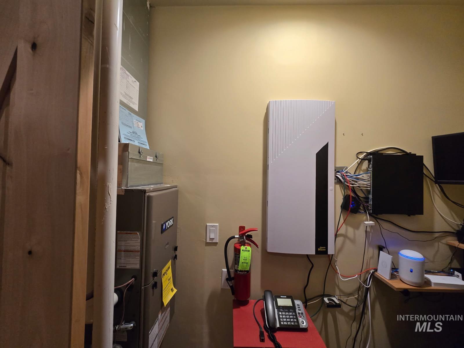 Utility room with heating unit