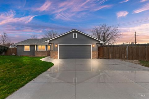 Photo of 1907 E Pineridge Drive, Boise, ID 83716 (MLS # 98977664)