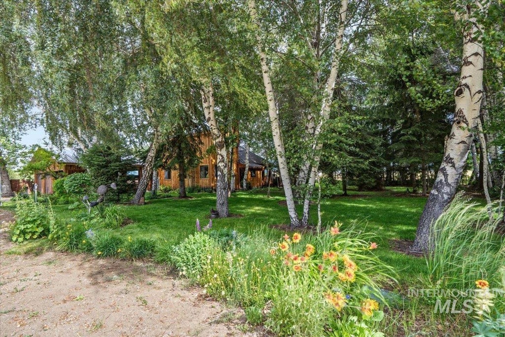 Photo of 227 Manard Ave, Fairfield, ID 83327 (MLS # 98992182)