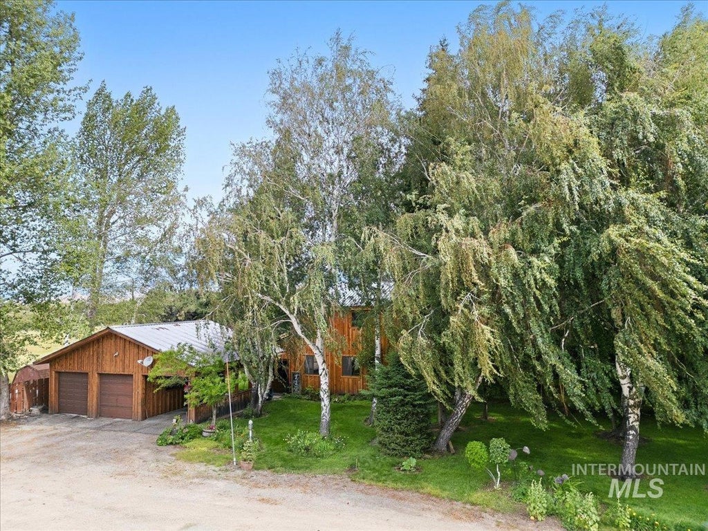 Photo of 227 Manard Ave, Fairfield, ID 83327 (MLS # 98992182)
