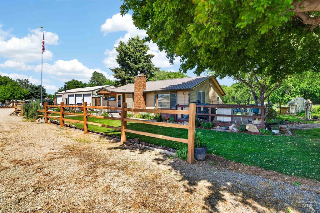 Photo of 930 N 11 St, Payette, ID 83661 (MLS # 98988182)
