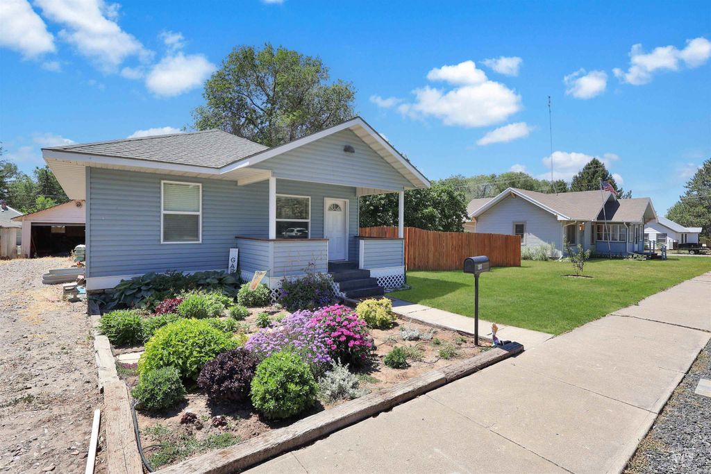 Photo of 409 E Ave C, Jerome, ID 83338 (MLS # 98989446)