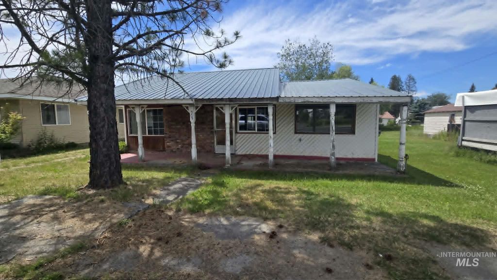 Photo of 303 3rd Ave, Bovill, ID 83806 (MLS # 98993829)