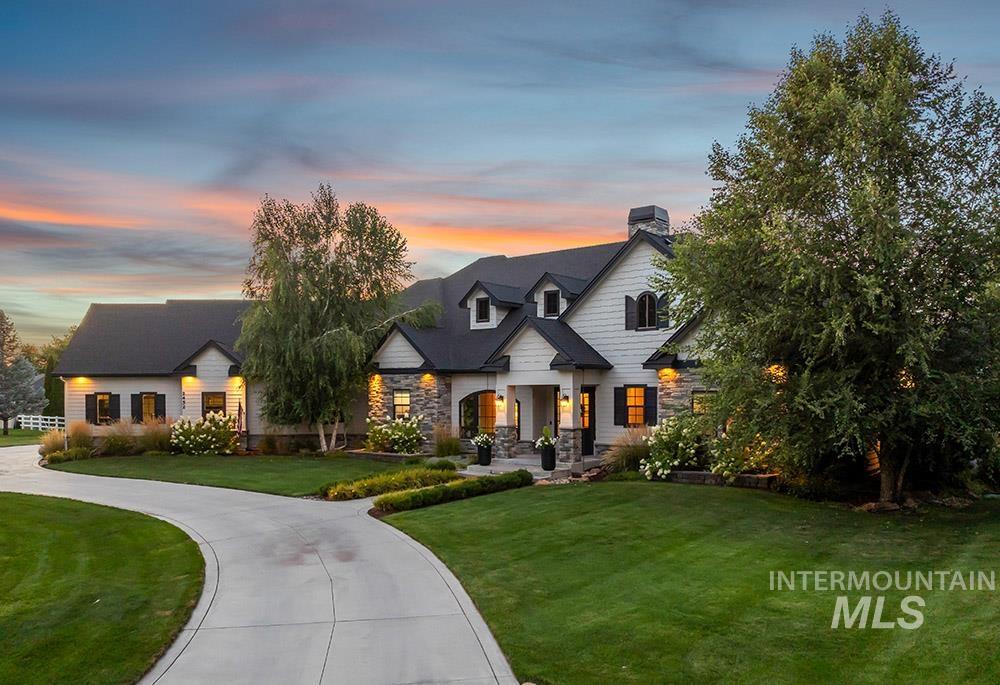 2452 W Champagne Drive