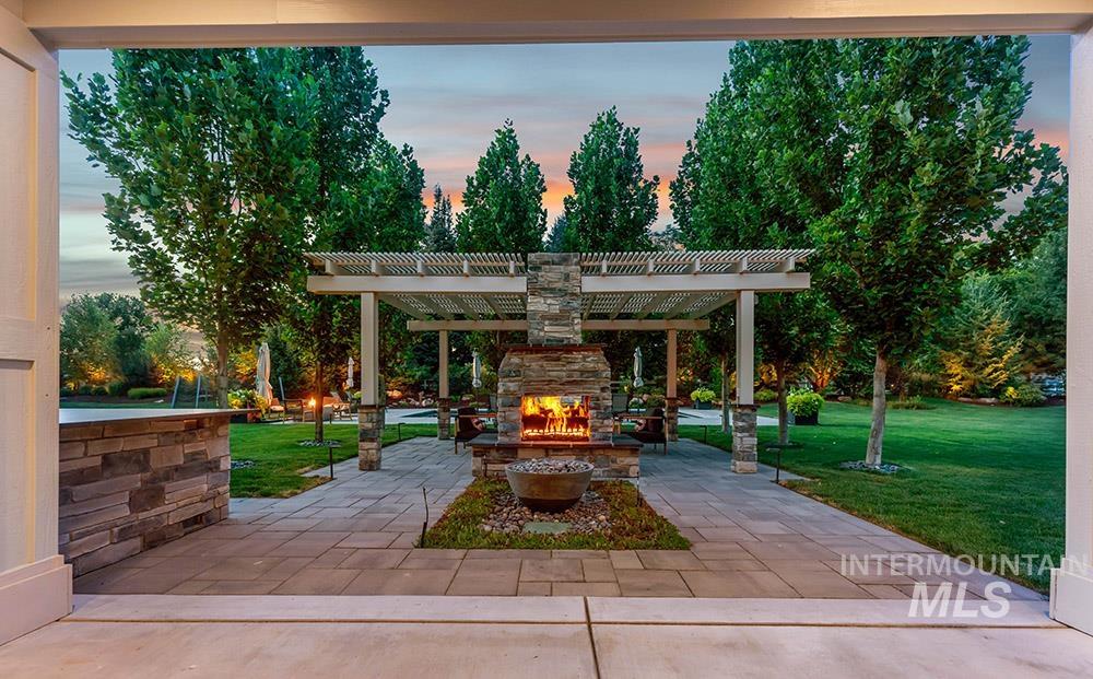 2452 W Champagne Drive