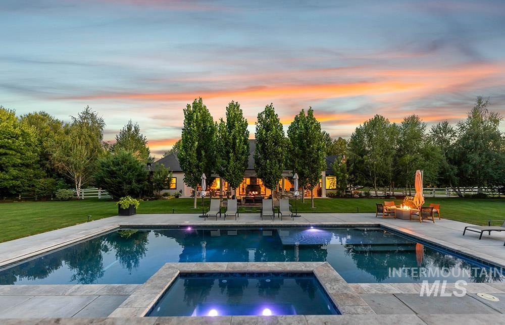 2452 W Champagne Drive