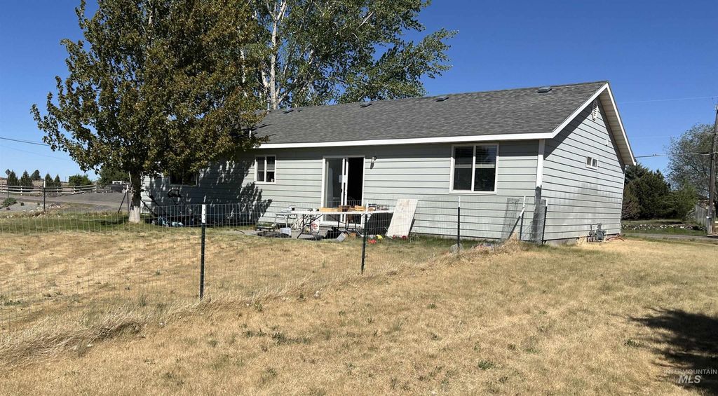 Photo of 537 Smokey Mountain Dr, Jerome, ID 83338 (MLS # 98986405)