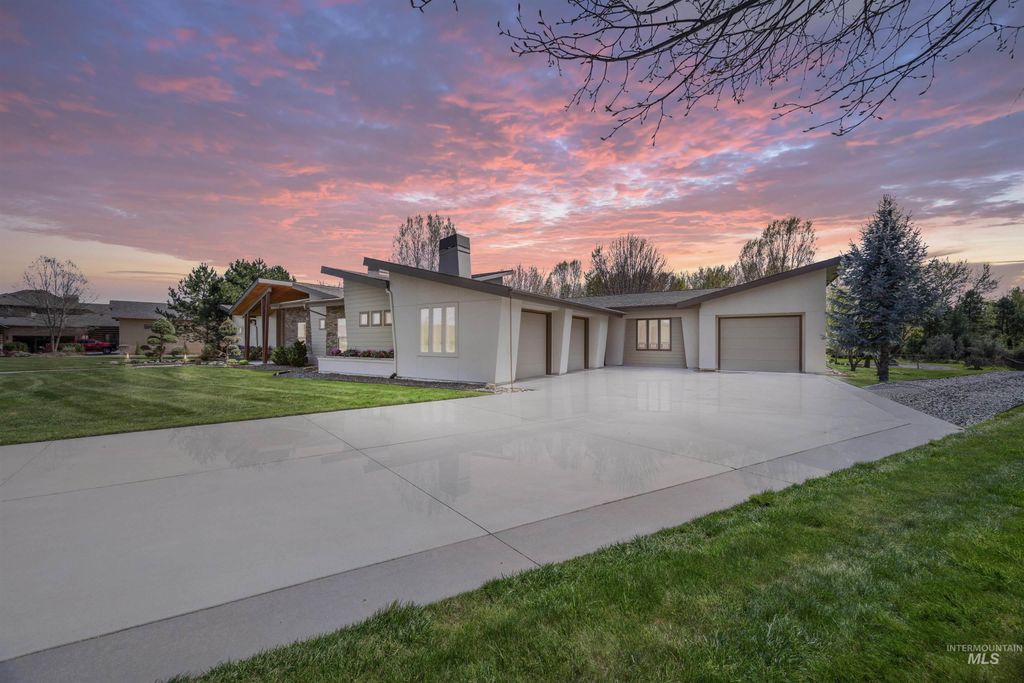 Photo of 2094 N Vizcaya Way, Eagle, ID 83616 (MLS # 98982356)