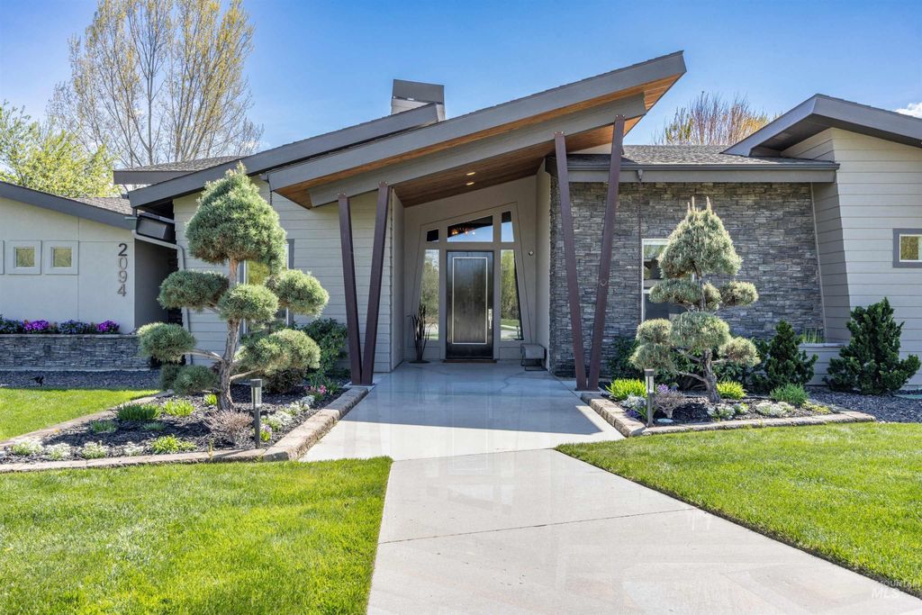 Photo of 2094 N Vizcaya Way, Eagle, ID 83616 (MLS # 98982356)