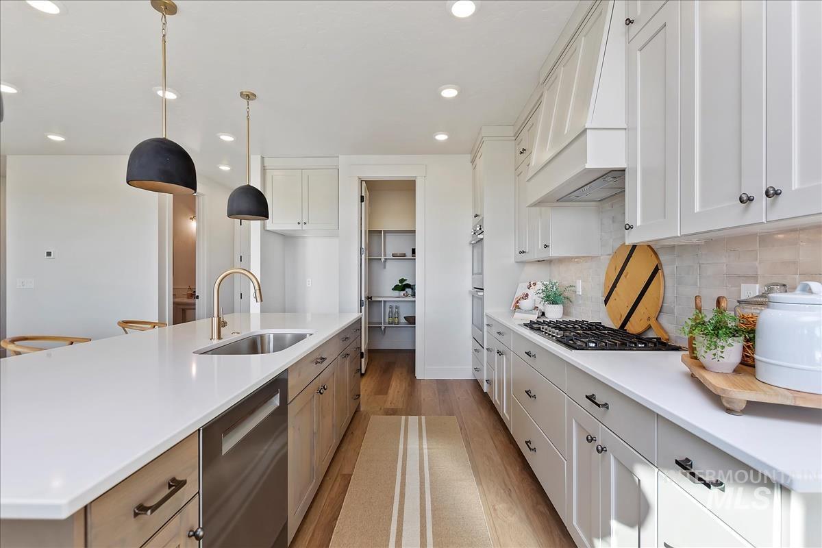 6630 W Los Flores Dr