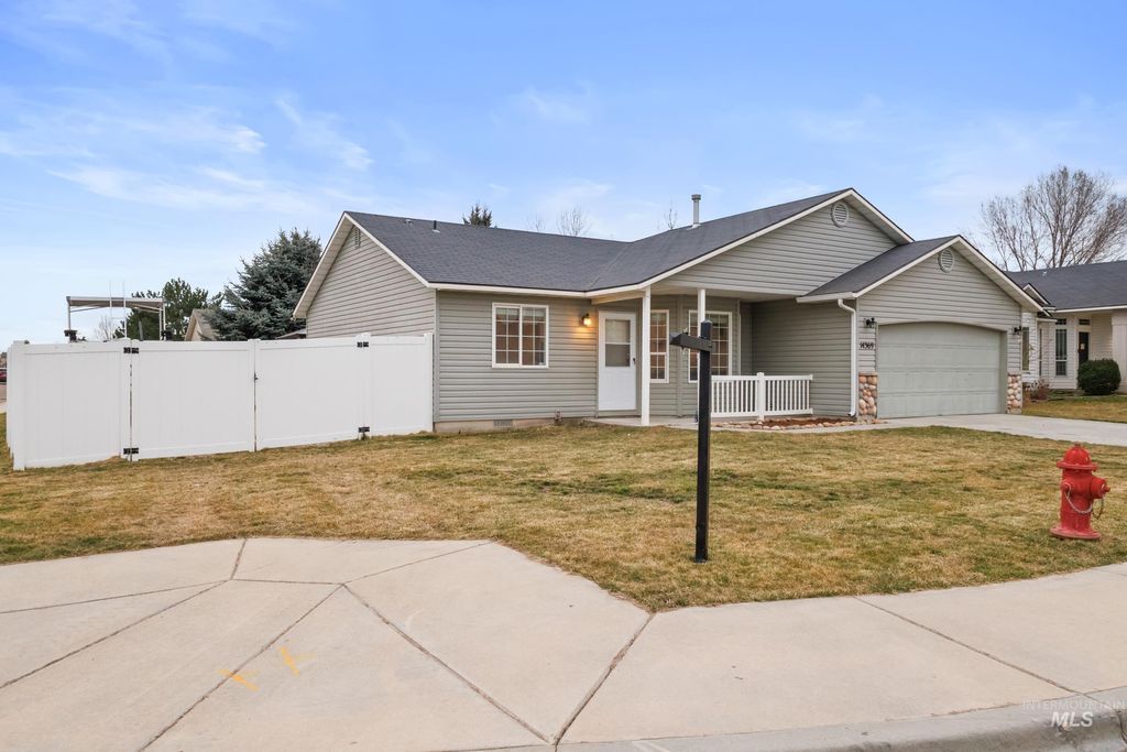 Photo of 14369 Gresham Dr, Caldwell, ID 83607 (MLS # 98975881)