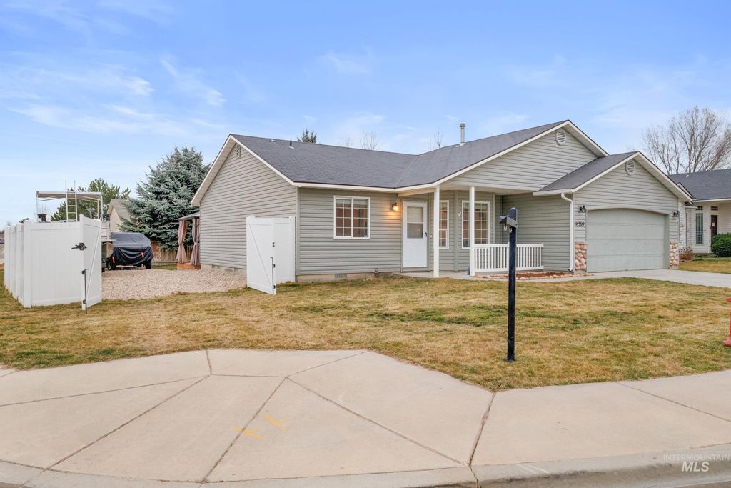 Photo of 14369 Gresham Dr, Caldwell, ID 83607 (MLS # 98975881)