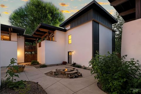 1106 Larch St A Sandpoint ID 83864