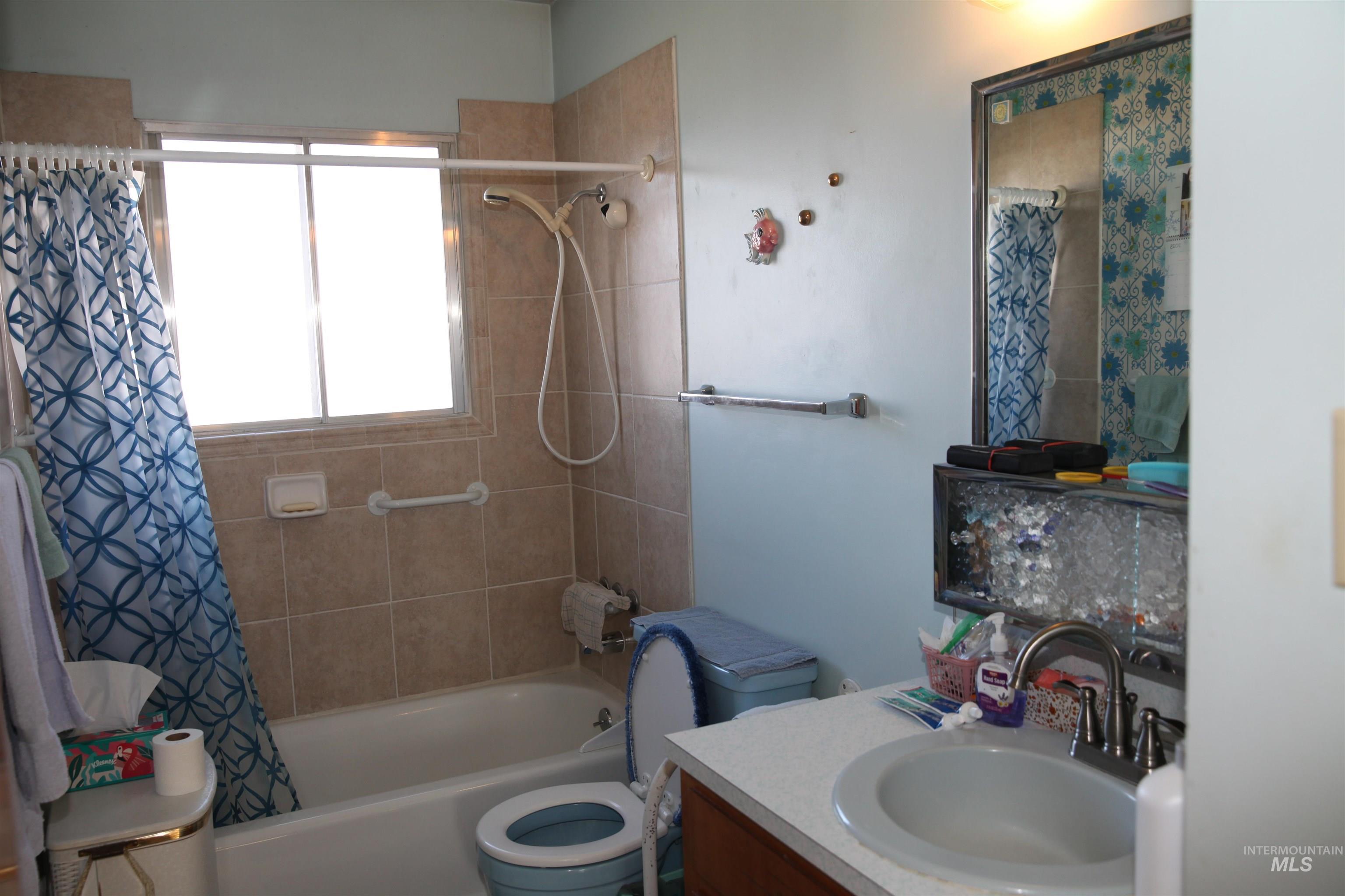 Twin Falls, Idaho 83301, United States, 3 Bedrooms Bedrooms, ,2 BathroomsBathrooms,Residential,Pending,10400