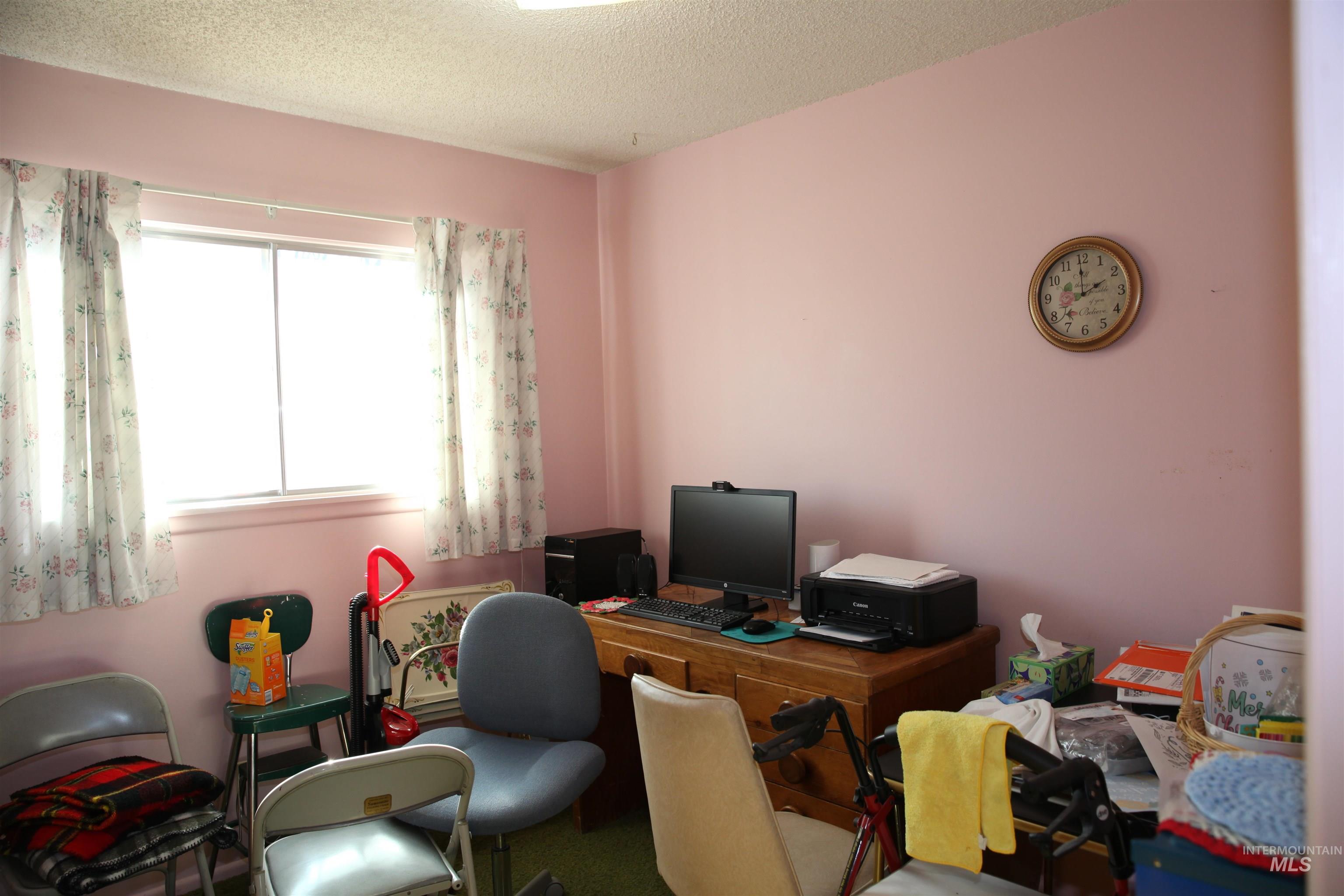 Twin Falls, Idaho 83301, United States, 3 Bedrooms Bedrooms, ,2 BathroomsBathrooms,Residential,Pending,10400