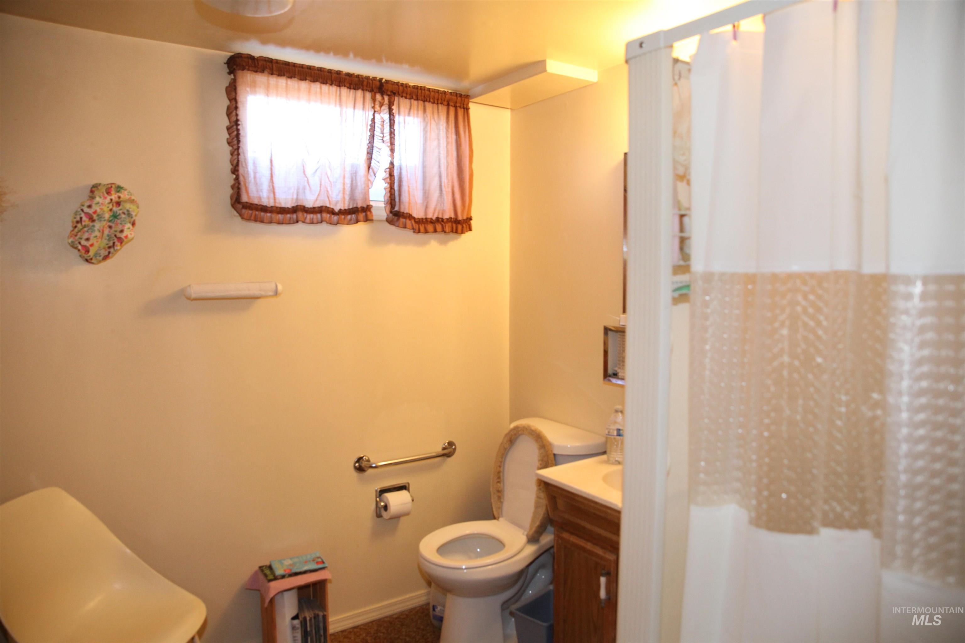 Twin Falls, Idaho 83301, United States, 3 Bedrooms Bedrooms, ,2 BathroomsBathrooms,Residential,Pending,10400