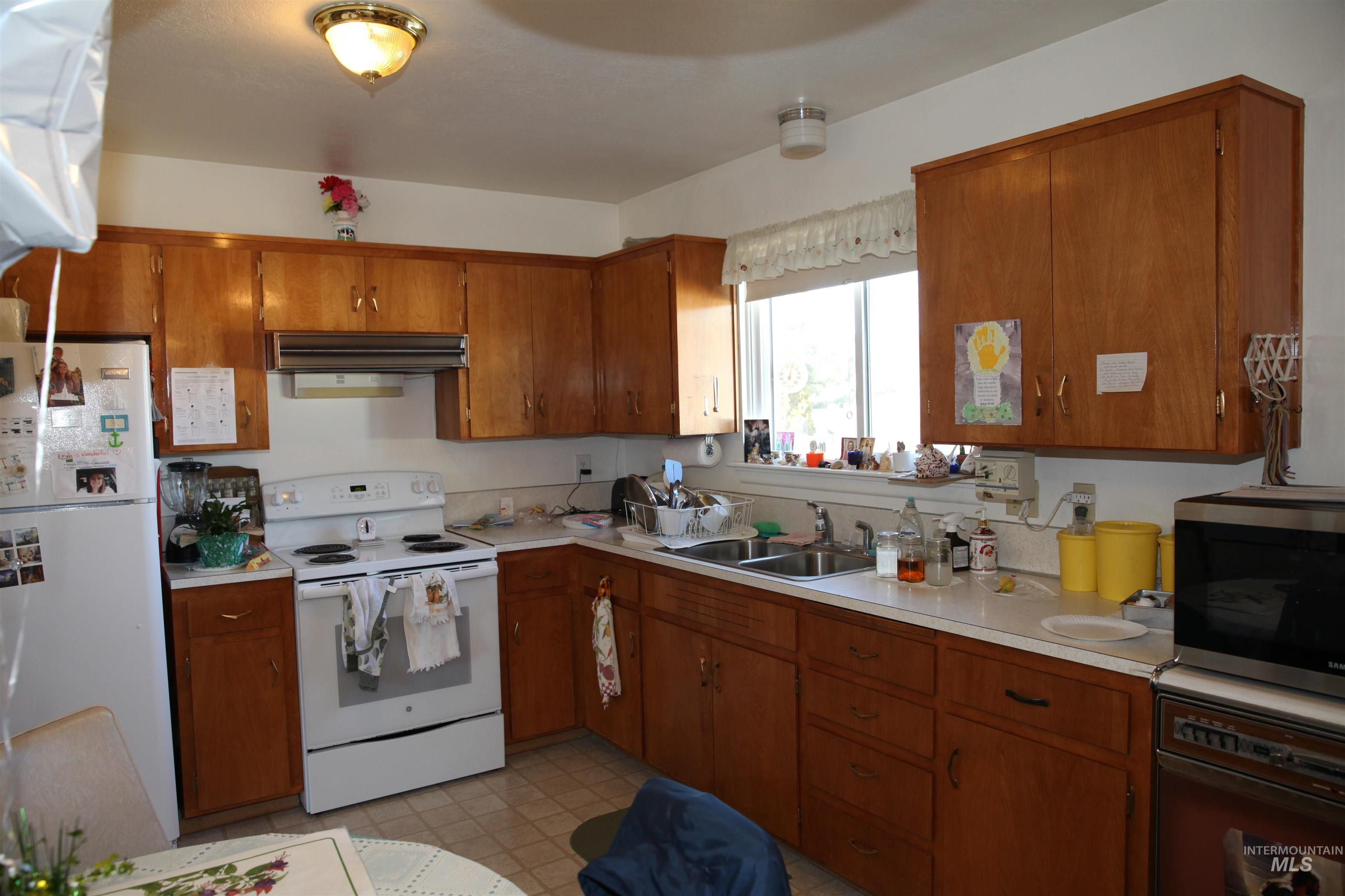 Twin Falls, Idaho 83301, United States, 3 Bedrooms Bedrooms, ,2 BathroomsBathrooms,Residential,Pending,10400