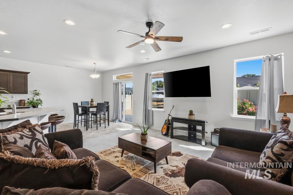 Photo of 522 Belville Place, Caldwell, ID 83605 (MLS # 98998395)