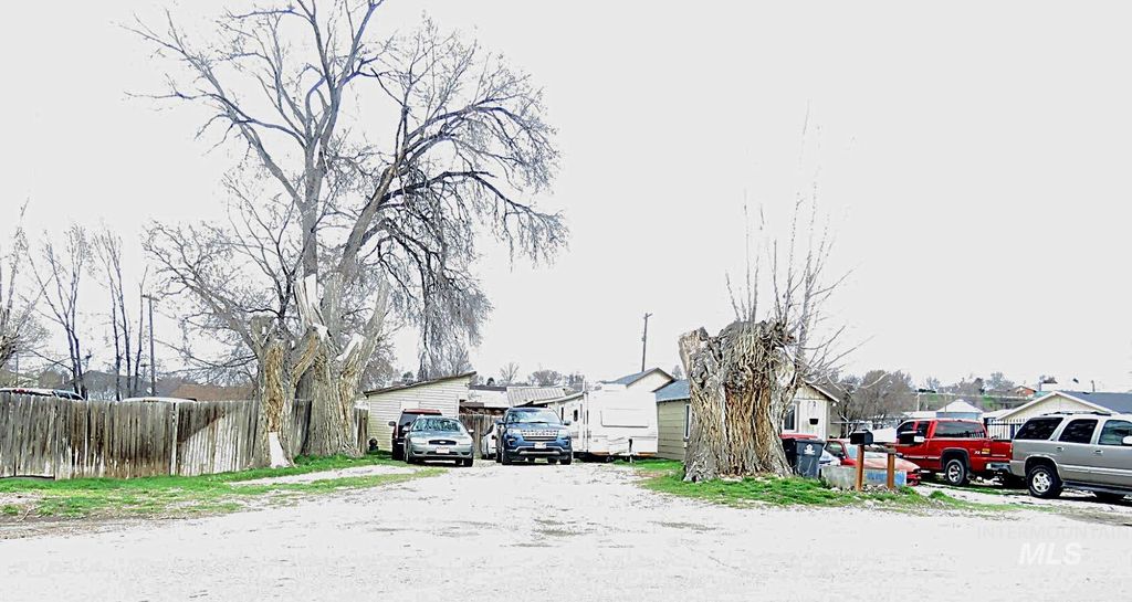 Photo of 313 E Kearney St, Caldwell, ID 83605 (MLS # 98977821)