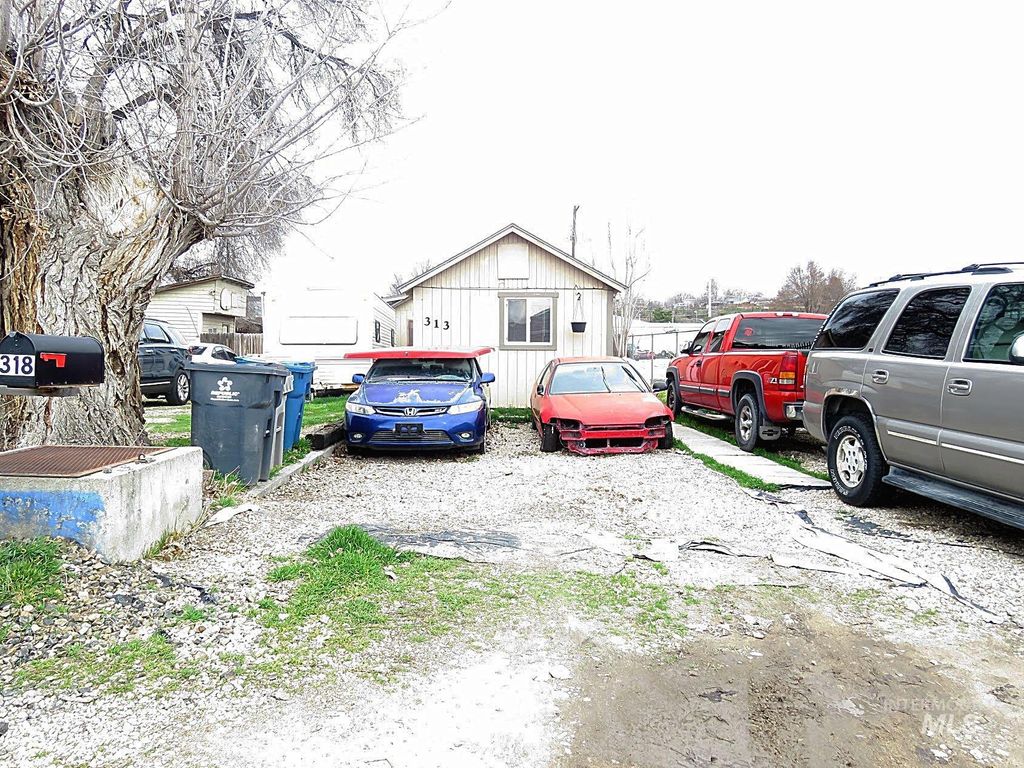 Photo of 313 E Kearney St, Caldwell, ID 83605 (MLS # 98977821)