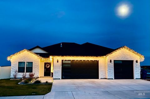 Photo of 1980 Columbia Dr, Twin Falls, ID 83301 (MLS # 98983864)