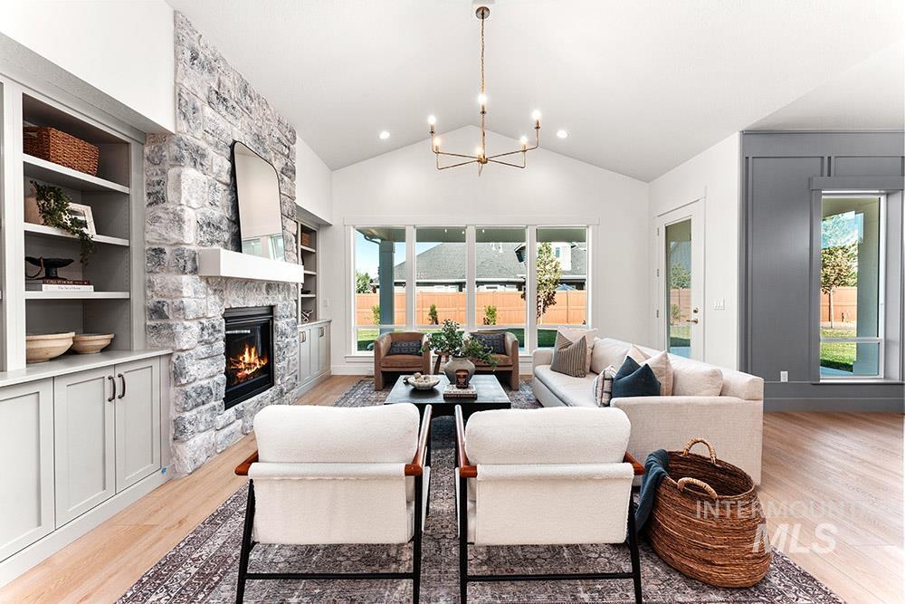 1147 N Gracie Avenue