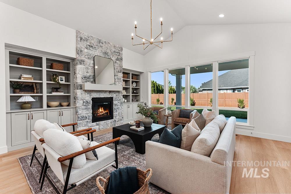 1147 N Gracie Avenue