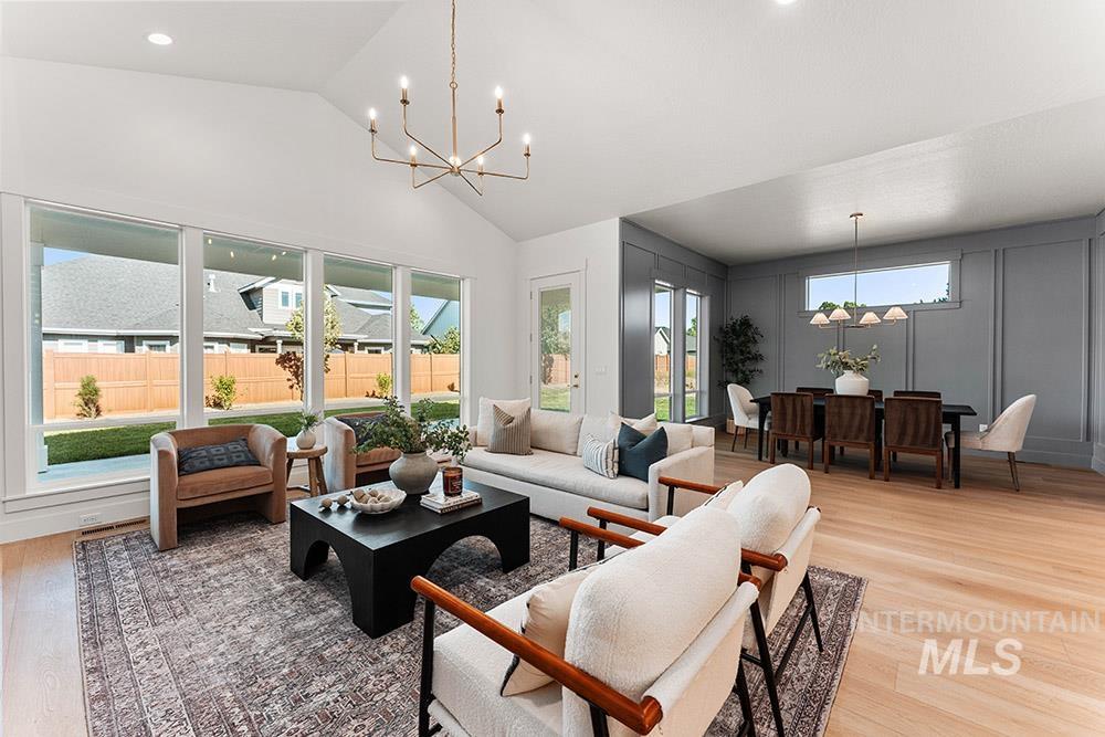 1147 N Gracie Avenue