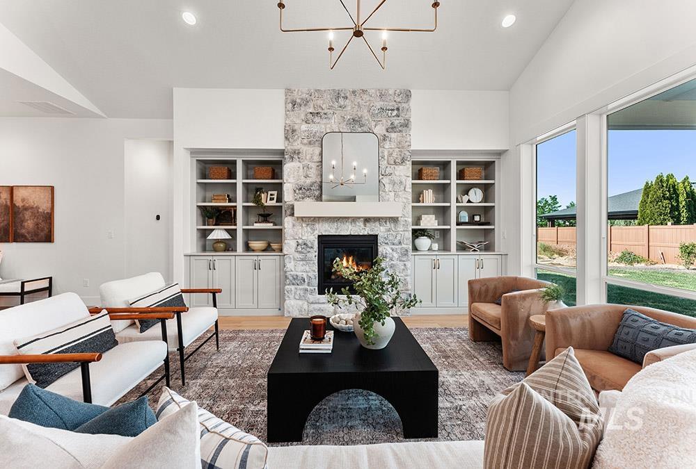 1147 N Gracie Avenue