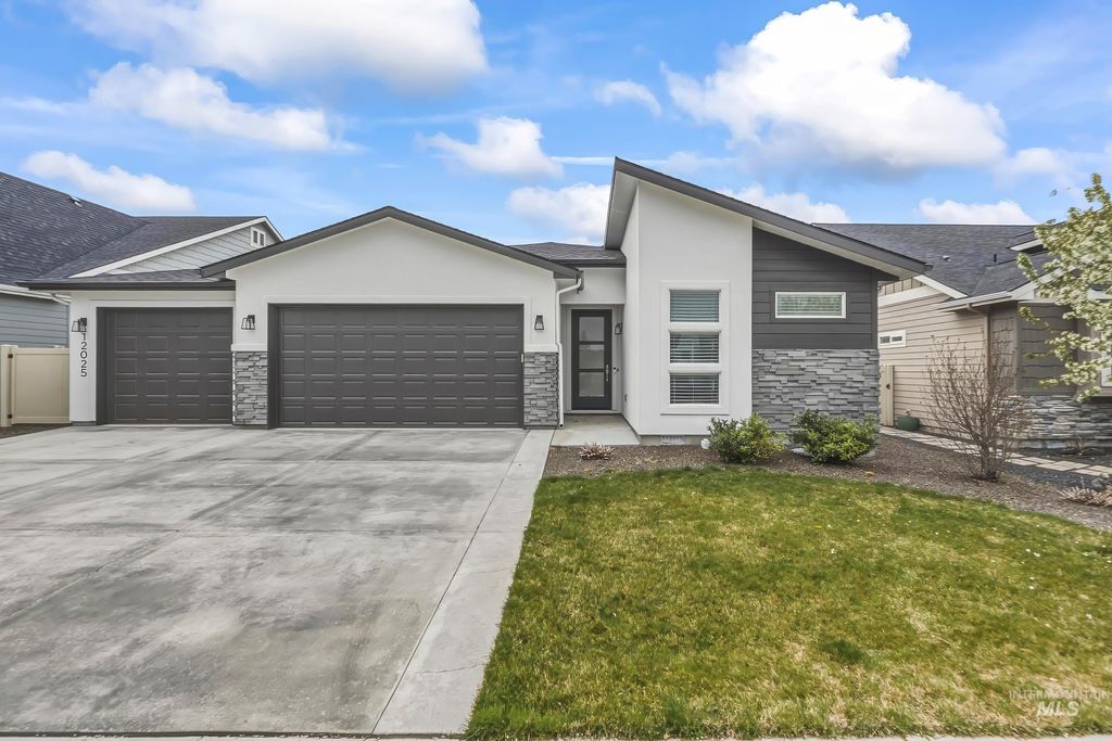 Photo of 12025 W Endsley St, Star, ID 83669 (MLS # 98980675)