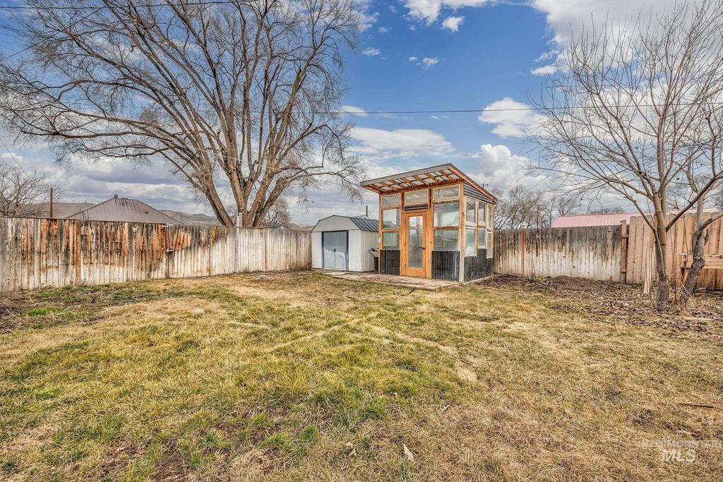 Photo of 710 Smith St S St, Vale, OR 97918 (MLS # 98974687)