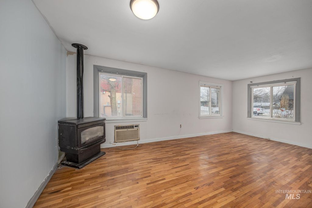 Photo of 710 Smith St S St, Vale, OR 97918 (MLS # 98974687)