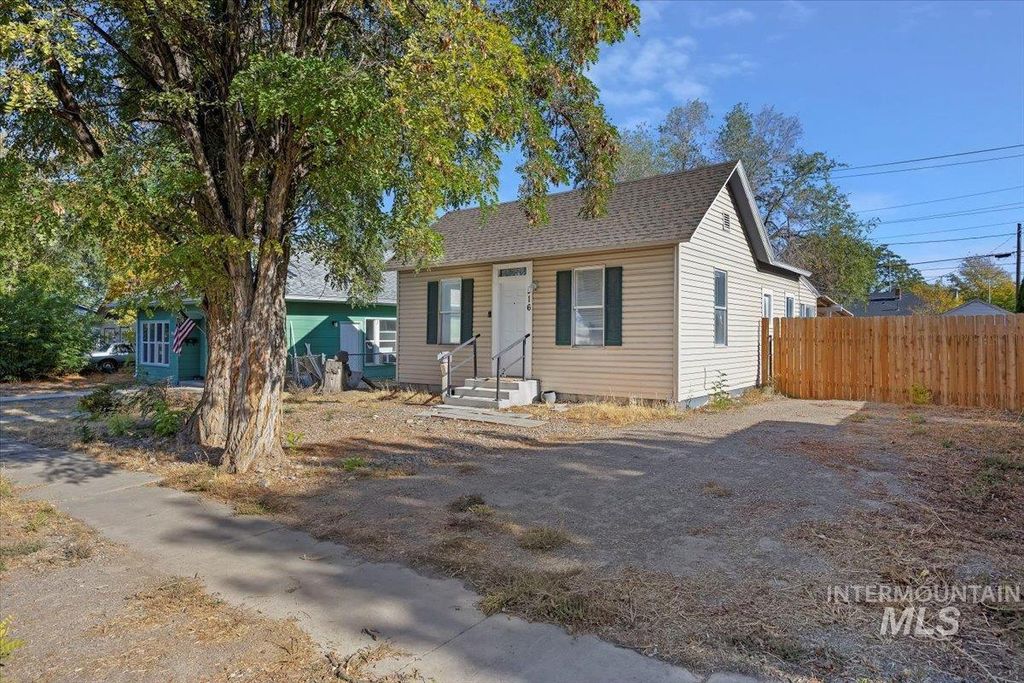 Photo of 516 N 5th Ave, Twin Falls, ID 83301 (MLS # 98964529)