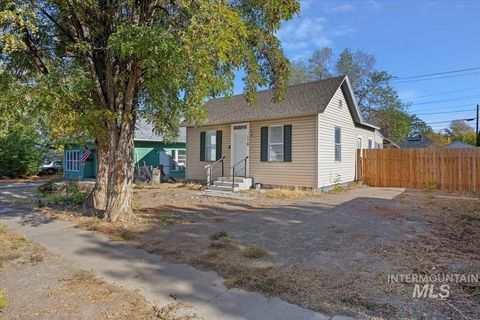 Photo of 516 N 5th Ave, Twin Falls, ID 83301 (MLS # 98964529)