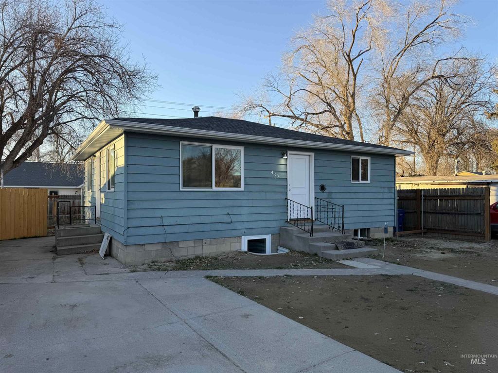 Photo of 439 Van Buren St, Twin Falls, ID 83301 (MLS # 98970954)