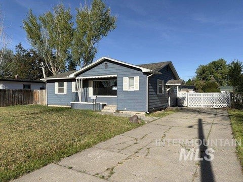 Photo of 860 N 9th E, Mountain Home, ID 83647 (MLS # 98989335)