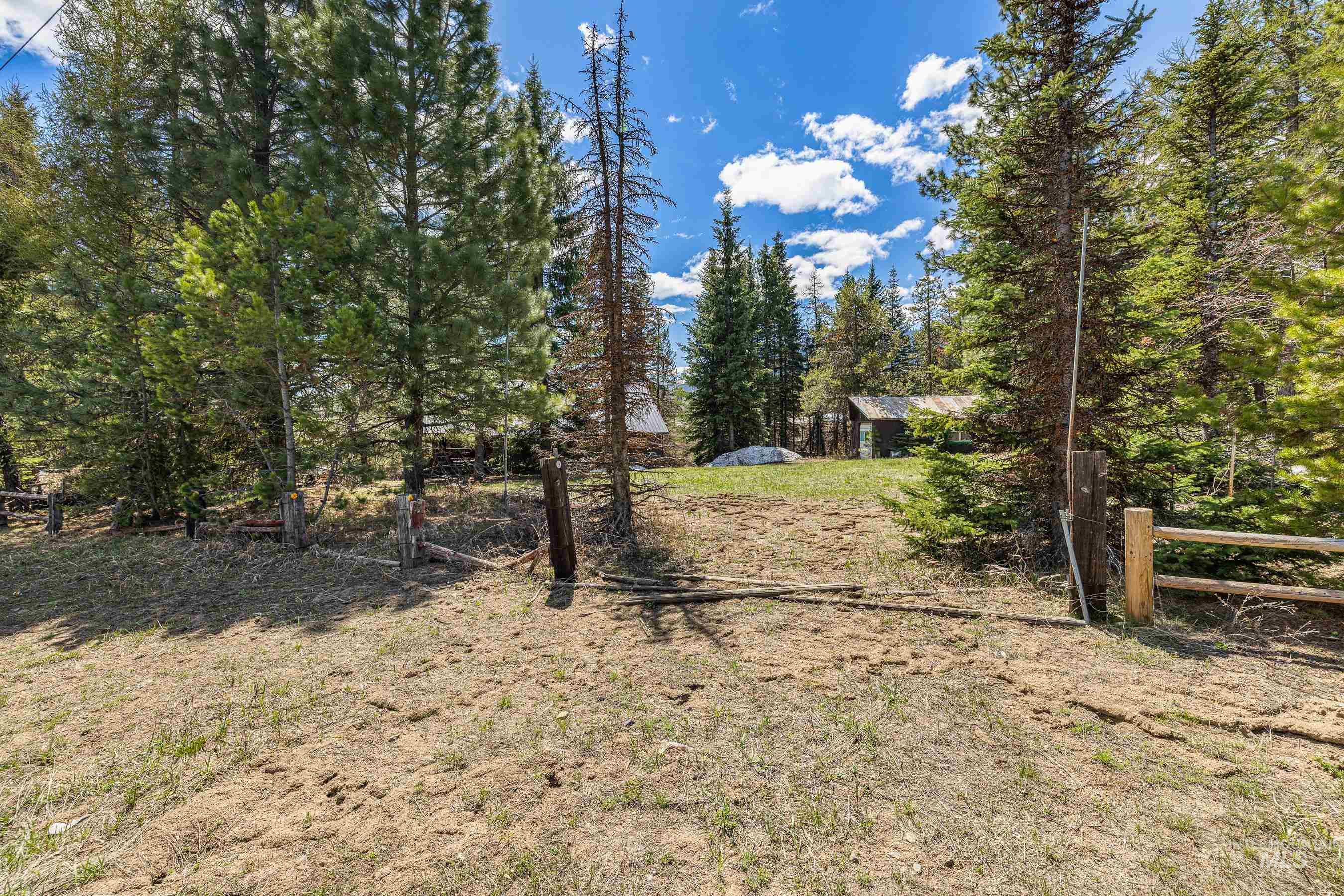 2125 W Mountain Rd